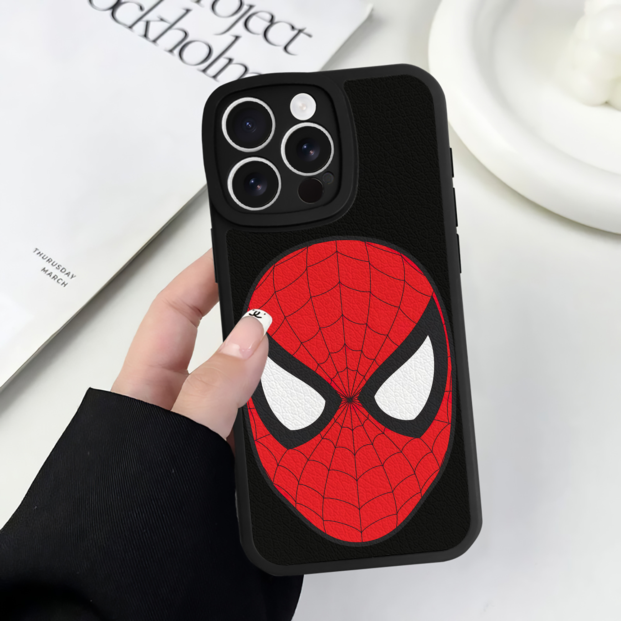 （画像用） Spider Man スパイダーマン 【iPhone 16シリーズ対応】シリコンスマホケース（レザー調） 材質：シリコン